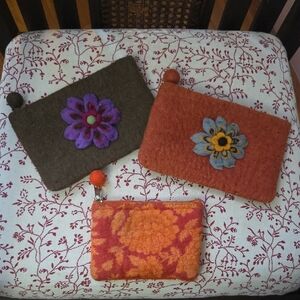 Bundle of 3 felt pouches🌼